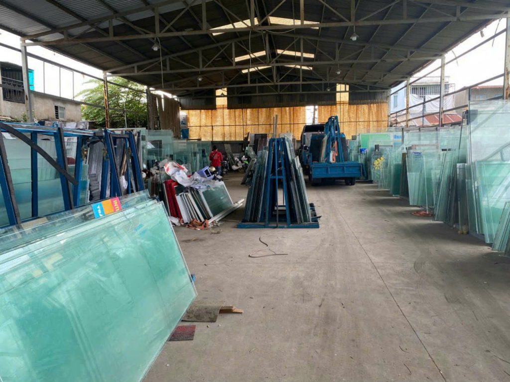 Ảnh: Các loại kính được thu mua tại dịch vụ thu mua kính cường lực Quận 6 Ảnh: Các loại kính được thu mua tại dịch vụ thu mua kính cường lực Quận 6