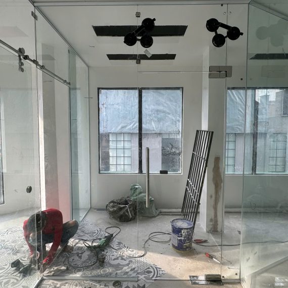 Dịch vụ tháo dỡ kính cường lực Quận Tân Phú nhanh chóng, an toàn 5 Ảnh: Dịch vụ tháo dỡ kính cường lực Quận Tân Phú nhanh chóng, an toàn