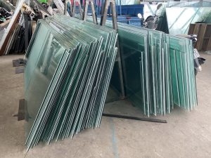 Khả năng chịu lực của kính cường lực cũ có thể giảm dần theo thời gian và mức độ sử dụng, điều này có thể ảnh hưởng đến hiệu quả sử dụng lâu dài