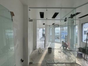 Ảnh: Đại Quang Minh khảo sát thu mua kính cường lực Quận 3