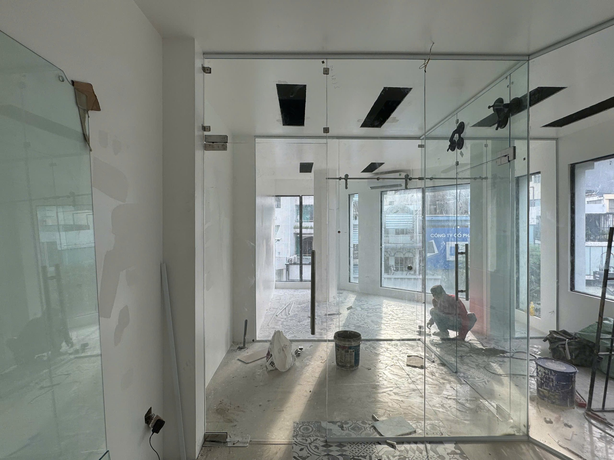 Ảnh: Đại Quang Minh khảo sát thu mua kính cường lực Quận 3